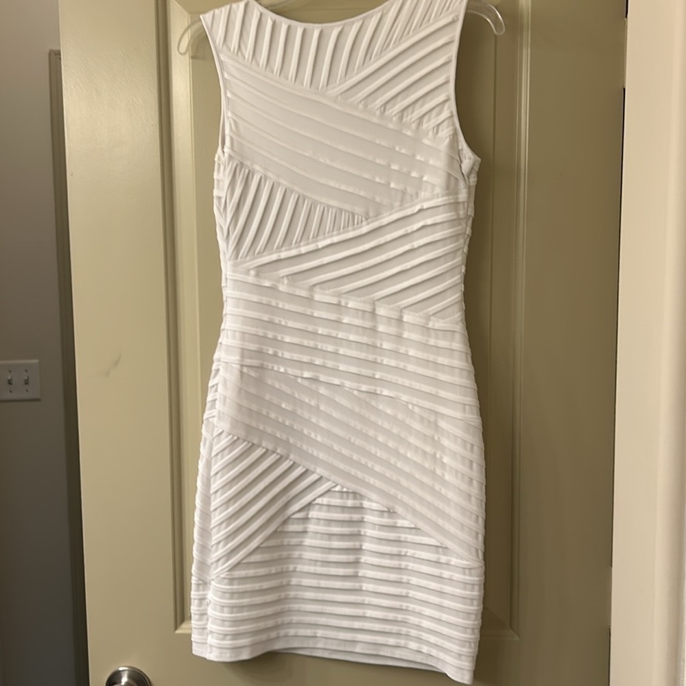 White Fitted Dress With Zig Zag Pattern - image 3